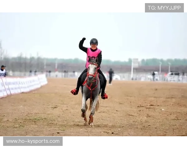国际马术公开赛女子组中国骑手在障碍赛中夺冠